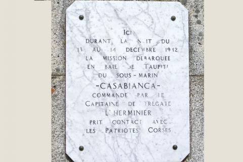 Stèle commémorant le 1er contact avec la Résistance en Corse