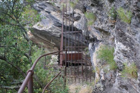 La Grotte de Porri, quartier général de la Résistance de la Casinca La Grotte de Porri,